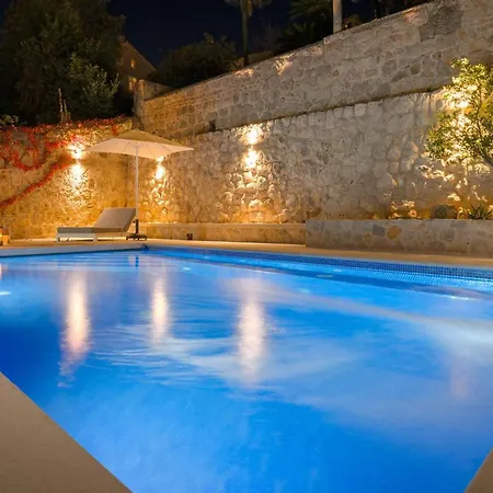 Sensational Filia 6 Bedrooms Overlooking Walls Old Town *