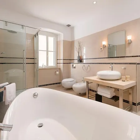 Sensational Filia 6 Bedrooms Overlooking Walls Old Town Vila *