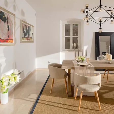Sensational Filia 6 Bedrooms Overlooking Walls Old Town Vila