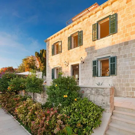 Sensational Filia 6 Bedrooms Overlooking Walls Old Town Dubrovník