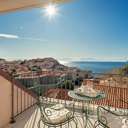 Sensational Filia 6 Bedrooms Overlooking Walls Old Town Vila *