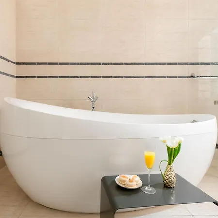 Sensational Filia 6 Bedrooms Overlooking Walls Old Town *