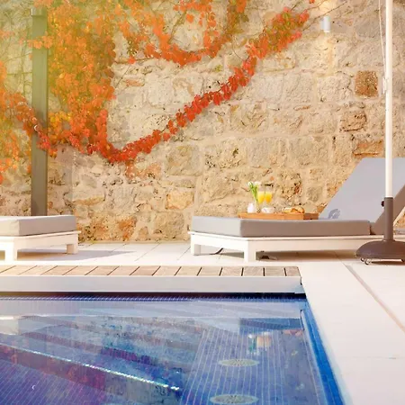 Sensational Filia 6 Bedrooms Overlooking Walls Old Town