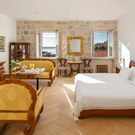 Sensational Filia 6 Bedrooms Overlooking Walls Old Town Vila