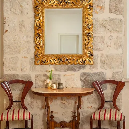 Sensational Filia 6 Bedrooms Overlooking Walls Old Town Villa *