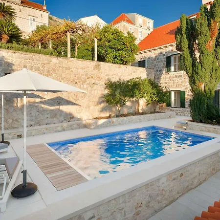 Sensational Filia 6 Bedrooms Overlooking Walls Old Town Villa *