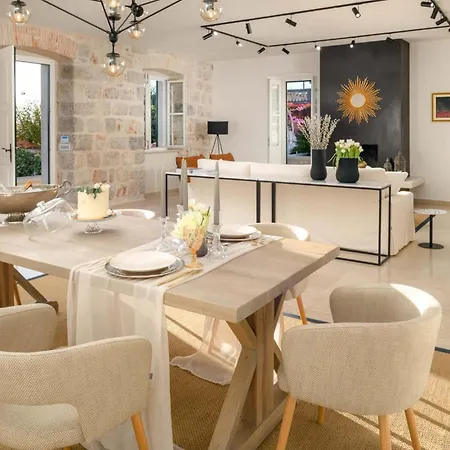 Sensational Filia 6 Bedrooms Overlooking Walls Old Town Vila Dubrovník