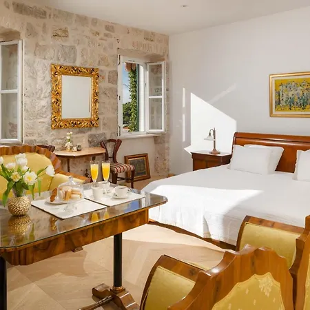Sensational Filia 6 Bedrooms Overlooking Walls Old Town Villa